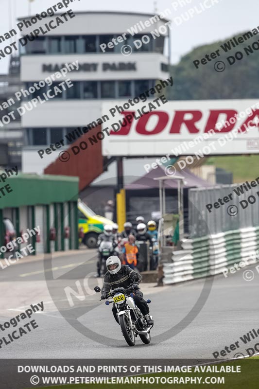 Vintage motorcycle club;eventdigitalimages;mallory park;mallory park trackday photographs;no limits trackdays;peter wileman photography;trackday digital images;trackday photos;vmcc festival 1000 bikes photographs